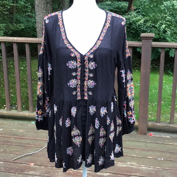 NWOT! FREE PEOPLE Size XS Black Embroidered Top - Picture 3 of 8